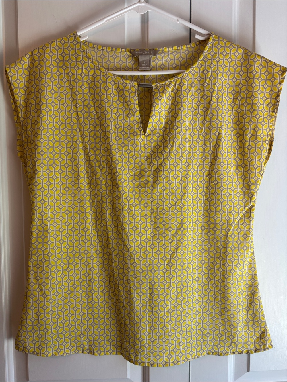 Banana Republic Yellow Geometric Keyhole Shell